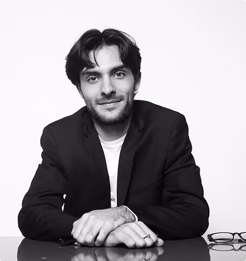 Michael Nirvan Serra, co-founder and violinist of Agence Musicale de Paris